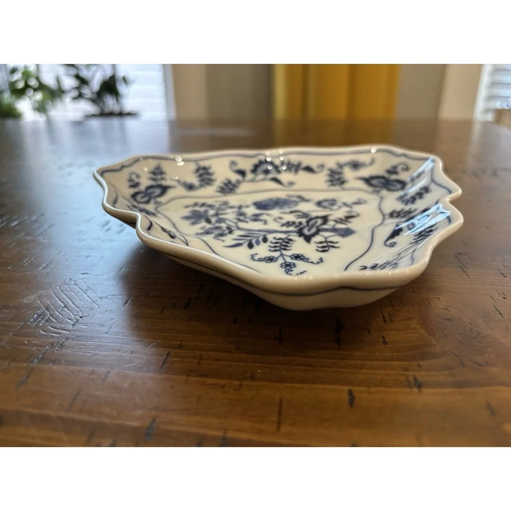 Blue Danube Japan Triangular Serving Dish Blue Onion Floral Grandmillennial 6.5